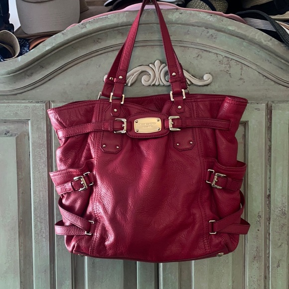 Michael Kors, red leather shoulder bag - Picture 1 of 12